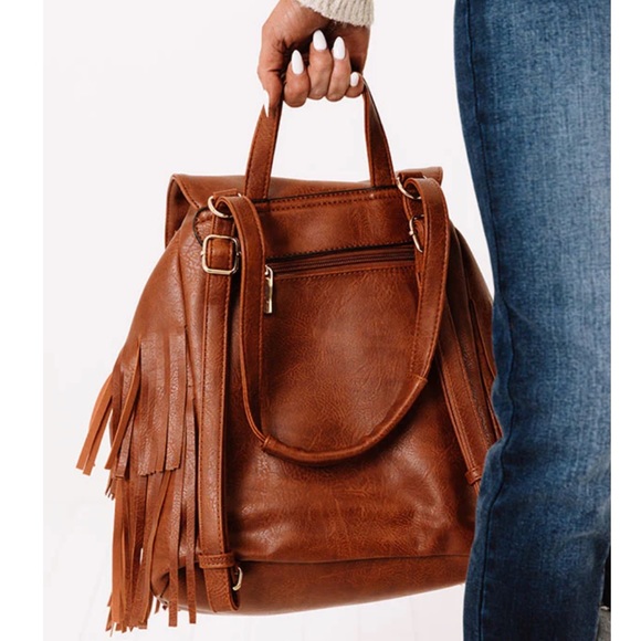 Maple Fringe Drawstring Convertible Backpack
Vegan leather - Picture 4 of 7